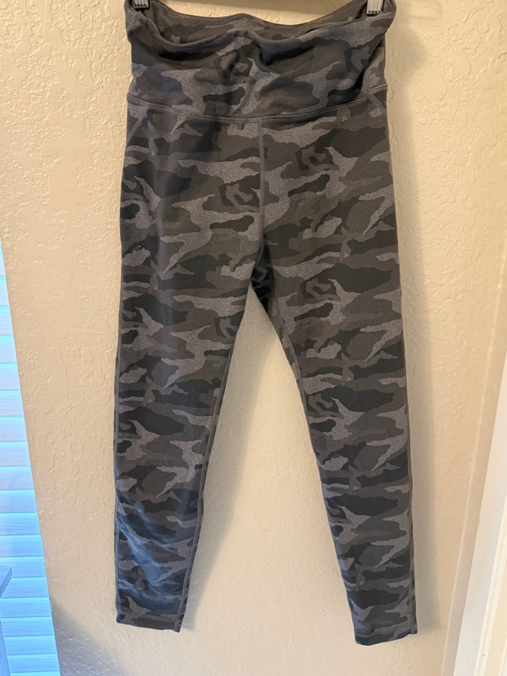 Vuori Gray Camo Active Leggings - Comfortable Stretch Fit